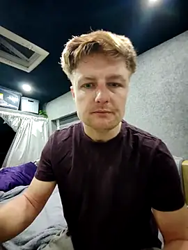 Snapshot of Xavier_wolfx chatting on 02/22/26, 07:15 Xavier wolfx online show from 02/22/26, 07:15