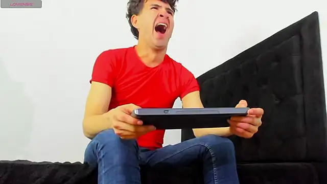 camilo model online show from 03/12/26, 02:17