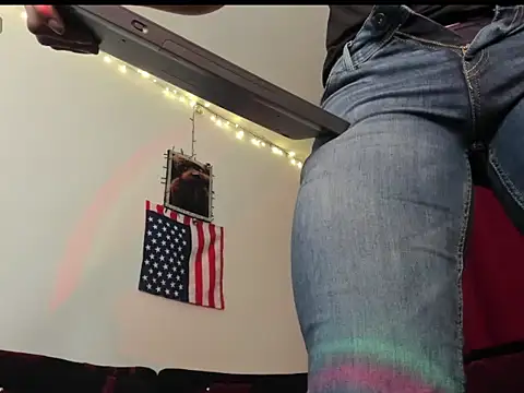 Snapshot of camilo_model chatting on 01/12/26, 08:21 camilo model online show from 01/12/26, 08:21