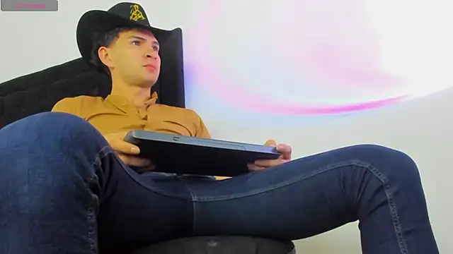 camilo model online show from 03/04/26, 06:54