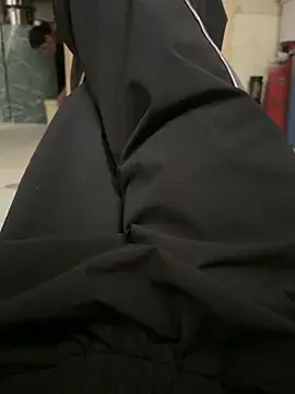 zxcvgf12300 online show from 04/24/26, 10:17