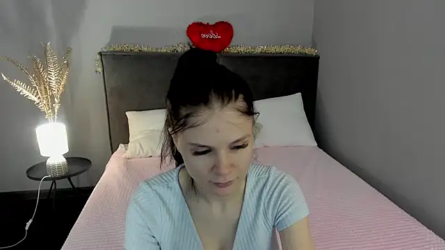 Snapshot of SkinyJoys chatting on 02/21/26, 02:02 SkinyJoys online show from 02/21/26, 02:02