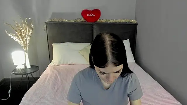 Snapshot of SkinyJoys chatting on 02/27/26, 01:39 SkinyJoys online show from 02/27/26, 01:39