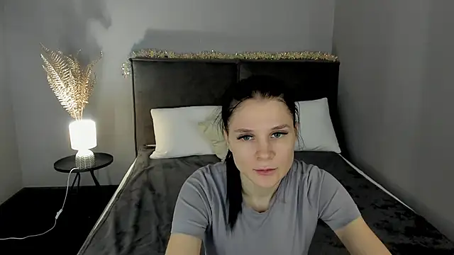 Snapshot of SkinyJoys chatting on 02/03/26, 02:00 SkinyJoys online show from 02/03/26, 02:00