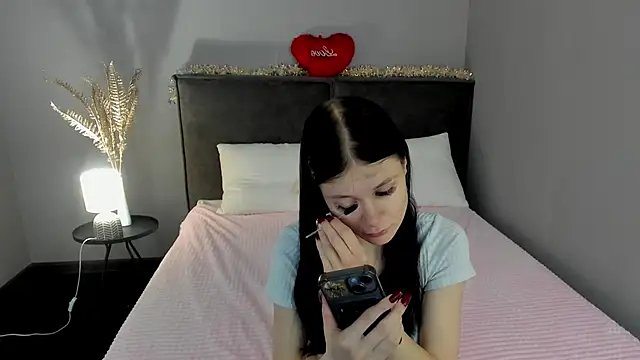 Snapshot of SkinyJoys chatting on 02/20/26, 01:57 SkinyJoys online show from 02/20/26, 01:57