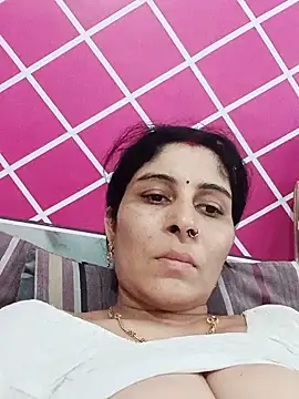 Snapshot of Hot_ree85 chatting on 06/17/26, 04:23 Hot ree85 online show from 06/17/26, 04:23