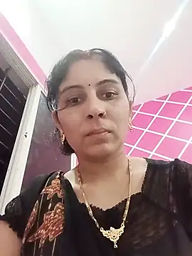 Snapshot of Hot_ree85 chatting on 06/02/26, 02:00 Hot ree85 online show from 06/02/26, 02:00