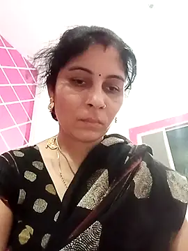 Snapshot of Hot_ree85 chatting on 04/28/26, 11:31 Hot ree85 online show from 04/28/26, 11:31