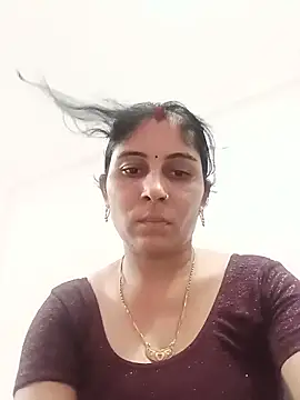 Snapshot of Hot_ree85 chatting on 05/20/26, 05:43 Hot ree85 online show from 05/20/26, 05:43