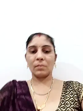 Snapshot of Hot_ree85 chatting on 04/19/26, 08:26 Hot ree85 online show from 04/19/26, 08:26