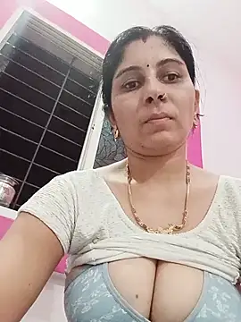 Snapshot of Hot_ree85 chatting on 06/15/26, 05:18 Hot ree85 online show from 06/15/26, 05:18