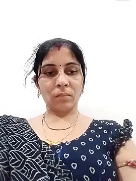 Snapshot of Hot_ree85 chatting on 04/29/26, 06:14 Hot ree85 online show from 04/29/26, 06:14