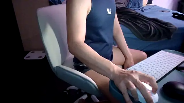 Snapshot of gohm_physique chatting on 03/01/26, 05:46 gohm physique online show from 03/01/26, 05:46