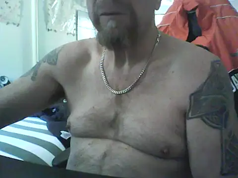 Snapshot of loudandproud chatting on 06/22/26, 01:11 loudandproud online show from 06/22/26, 01:11