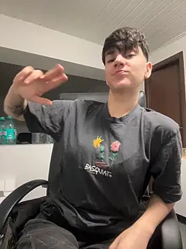 Snapshot of ravenryx chatting on 02/13/26, 03:56 ravenryx online show from 02/13/26, 03:56