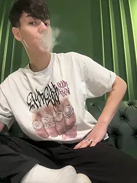 Snapshot of ravenryx chatting on 02/26/26, 03:56 ravenryx online show from 02/26/26, 03:56