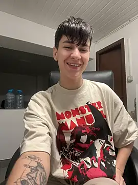 Snapshot of ravenryx chatting on 02/11/26, 03:56 ravenryx online show from 02/11/26, 03:56