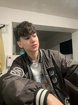 Snapshot of ravenryx chatting on 02/04/26, 03:40 ravenryx online show from 02/04/26, 03:40