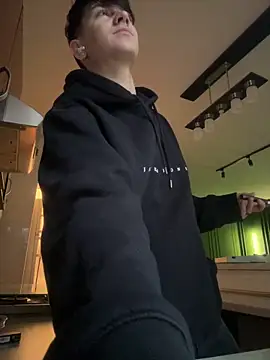 Snapshot of ravenryx chatting on 02/21/26, 03:47 ravenryx online show from 02/21/26, 03:47