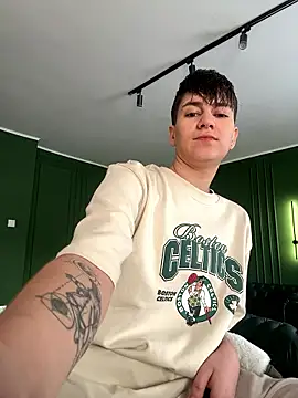 Snapshot of ravenryx chatting on 01/11/26, 07:15 ravenryx online show from 01/11/26, 07:15