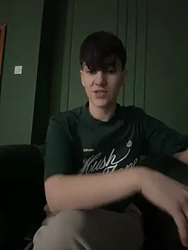 Snapshot of ravenryx chatting on 02/18/26, 04:03 ravenryx online show from 02/18/26, 04:03