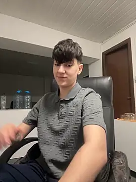 Snapshot of ravenryx chatting on 02/14/26, 03:56 ravenryx online show from 02/14/26, 03:56