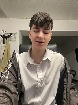 Snapshot of ravenryx chatting on 02/12/26, 03:45 ravenryx online show from 02/12/26, 03:45