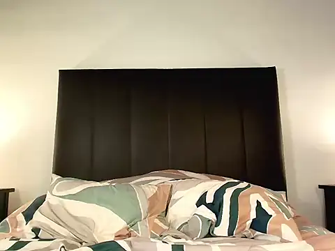 emilynoir   online show from 01/19/26, 12:42