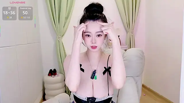 Snapshot of Owo-nO chatting on 06/16/26, 03:45 Owo-nO online show from 06/16/26, 03:45