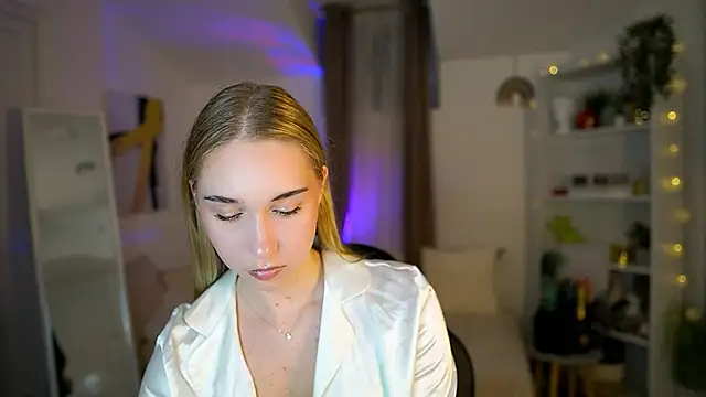 MilaBunny2000 online show from 02/05/26, 02:35