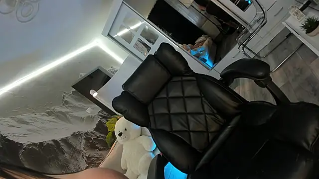 Ivy Bellee online show from 02/10/26, 06:12