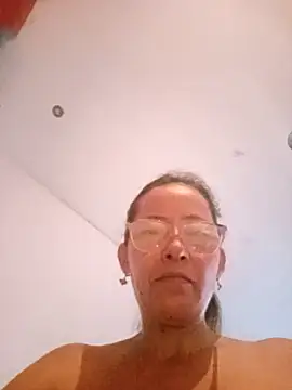 Snapshot of Salome_69 chatting on 05/02/26, 02:44 Salome 69 online show from 05/02/26, 02:44