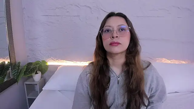 lanna 18  online show from 03/16/26, 11:47