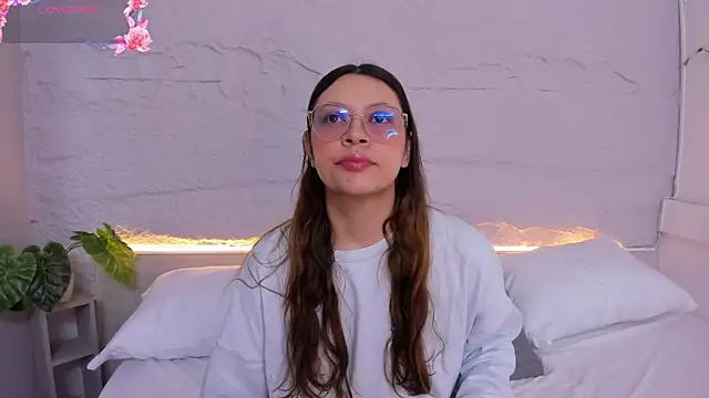 lanna 18  online show from 04/13/26, 11:47