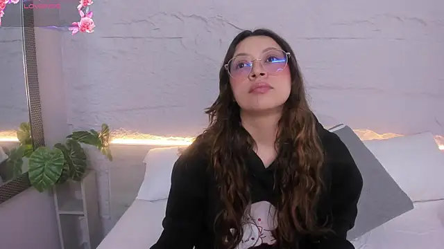 lanna 18  online show from 04/07/26, 11:45