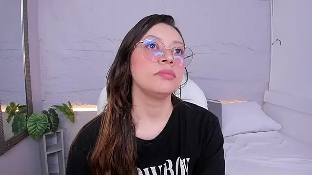 Snapshot of lanna_18_ chatting on 05/19/26, 12:01 lanna 18 online show from 05/19/26, 12:01