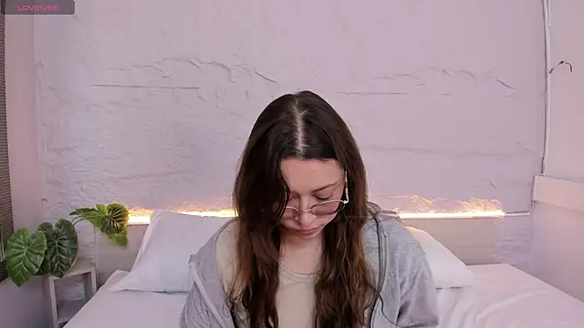 lanna 18  online show from 03/10/26, 11:47