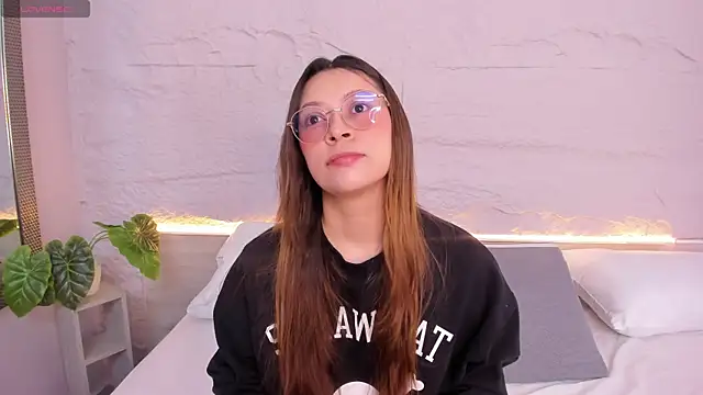 Snapshot of lanna_18_ chatting on 02/21/26, 11:45 lanna 18 online show from 02/21/26, 11:45