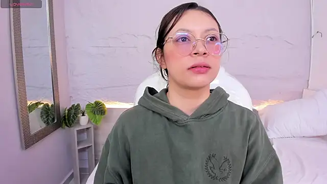 Snapshot of lanna_18_ chatting on 05/23/26, 11:31 lanna 18 online show from 05/23/26, 11:31