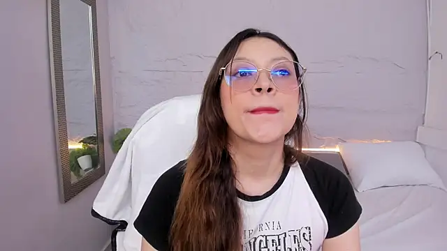 Snapshot of lanna_18_ chatting on 04/30/26, 11:28 lanna 18 online show from 04/30/26, 11:28
