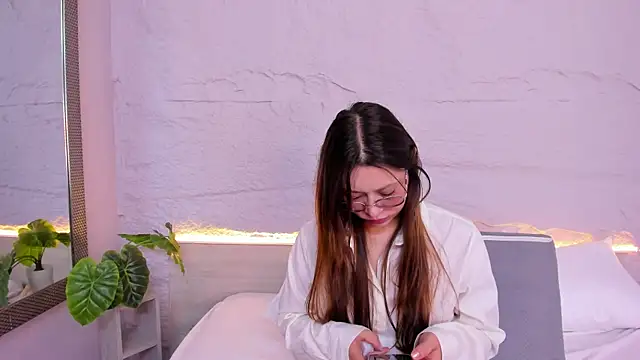 Snapshot of lanna_18_ chatting on 02/18/26, 11:50 lanna 18 online show from 02/18/26, 11:50