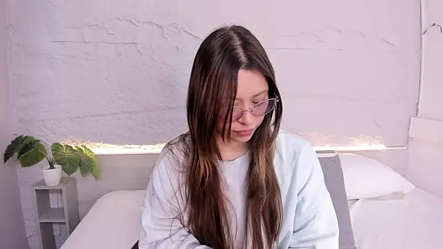 lanna 18  online show from 03/25/26, 11:53