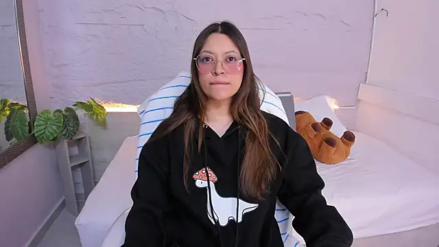 lanna 18  online show from 04/14/26, 11:59