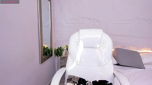 Snapshot of lanna_18_ chatting on 07/11/26, 11:43 lanna 18 online show from 07/11/26, 11:43