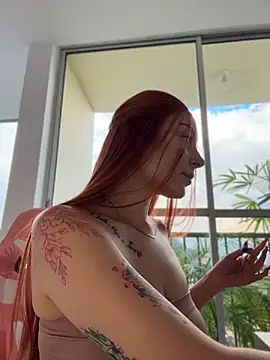 alesziarose  online show from 04/14/26, 10:48