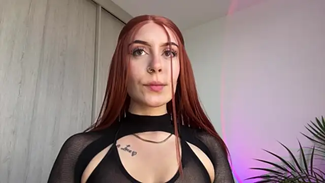 alesziarose  online show from 05/26/26, 10:41