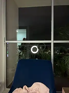 alesziarose  online show from 03/06/26, 12:05