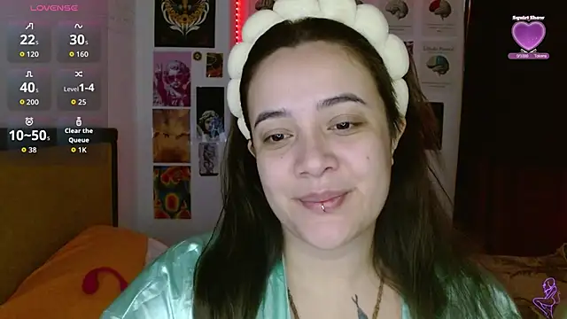 Snapshot of Nova-Satela chatting on 05/04/26, 01:14 Nova-Satela online show from 05/04/26, 01:14