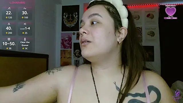 Snapshot of Nova-Satela chatting on 06/02/26, 12:16 Nova-Satela online show from 06/02/26, 12:16