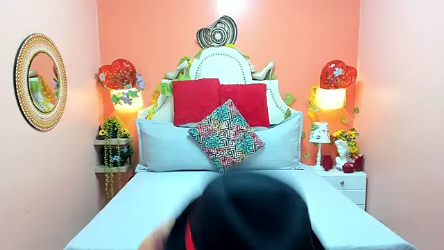 Dalila Najjar  online show from 05/28/26, 02:45